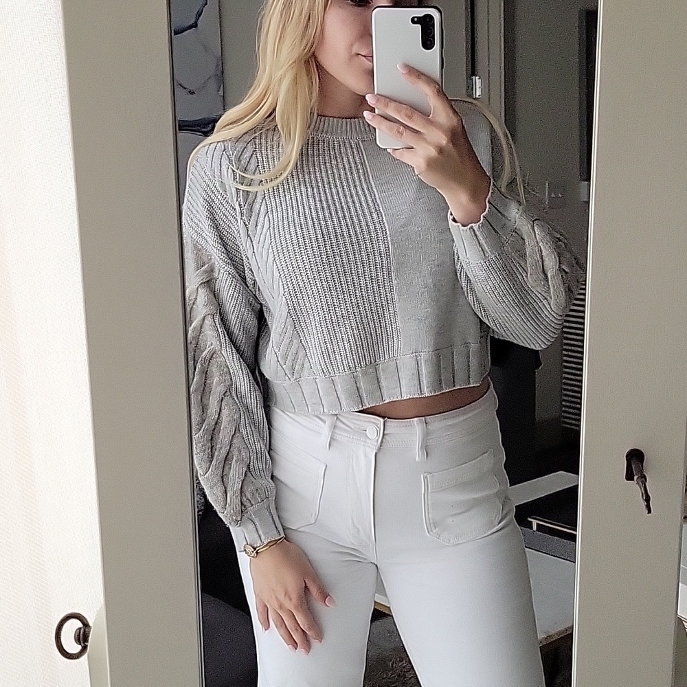 initial NWT Pullover Cropped, Light Grey - Picture 7 of 13
